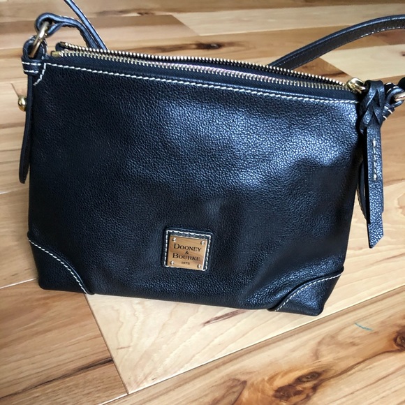 Dooney & Bourke Handbags - Dooney & Bourke Leather Handbag